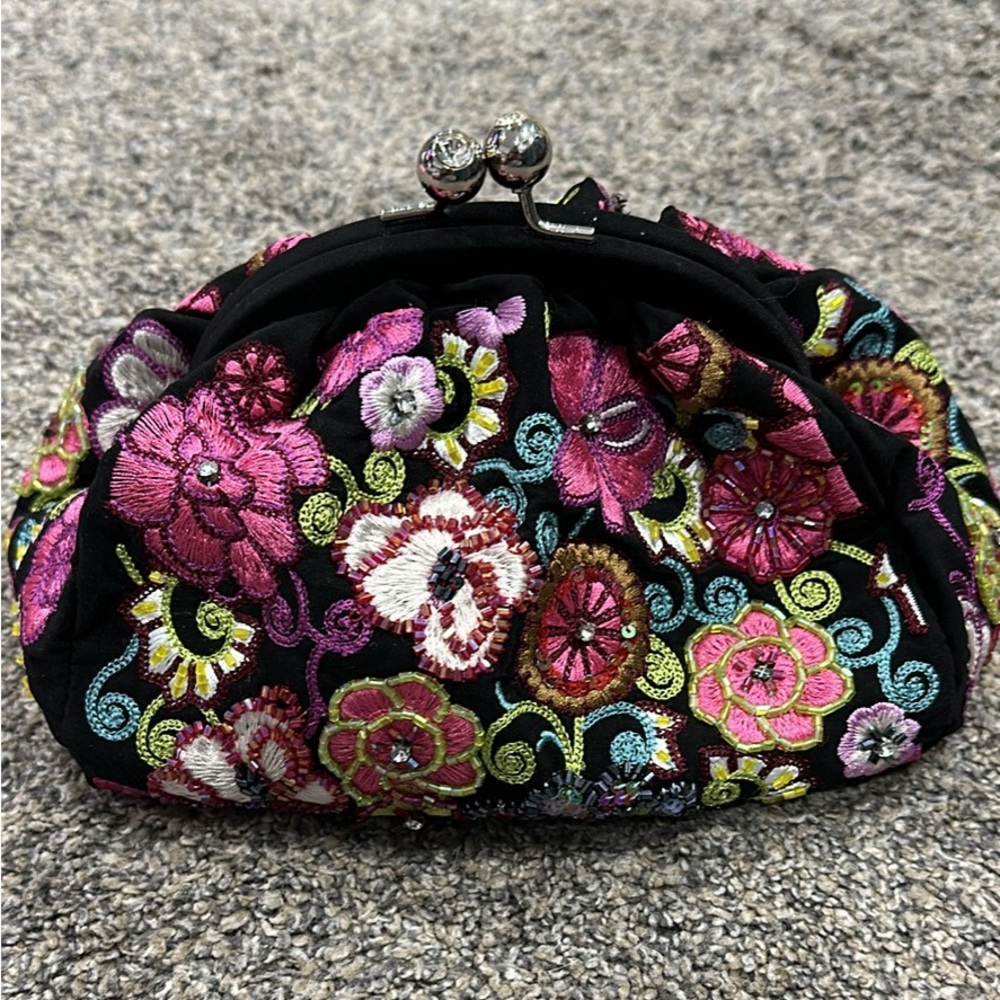 VERA BRADLEY 25th Anniversary Kisslock Crystal beaded Embroidered Purse New